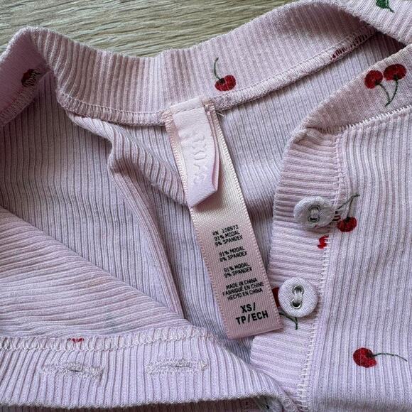 Skims Limited Edition Valentines Pink Cherry Henley & Leggings Set - Picture 3 of 4